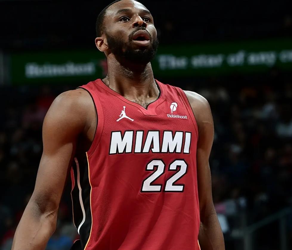 开云娱乐入口 -赛后体能课后，夏洛特黄蜂队长鼓劲备战欧超杯，管理层满意，资深球员宣示担当(大巴黎核心缺席欧超杯)